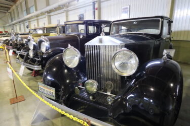 双葉郡　２０２２年懐かしの名車や戦闘機（本物）が展示されています。オールドカーセンタークダン